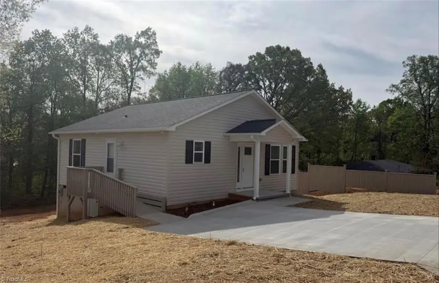 907 Eleanor Drive, Lexington, NC 27295 - #3