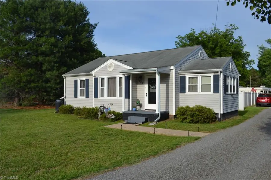 305 N 10th Avenue, Mayodan, NC 27027 - #2