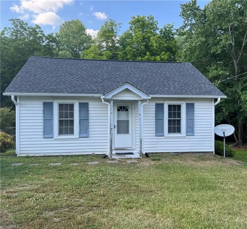 914 Harris Street, Burlington, NC 27217 - #1