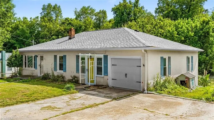 124 Birchwood Drive, Mount Airy, NC 27030 - #2