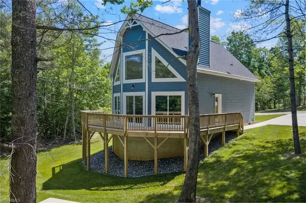 686 Sweetwater Road, Boomer, NC 28606