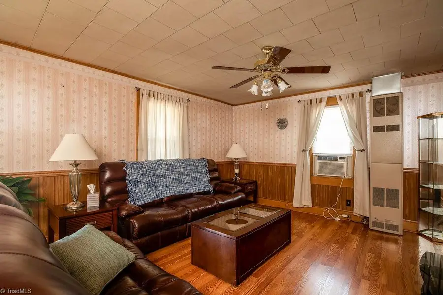 409 Wagstaff Street, Thomasville, NC 27360 - #3
