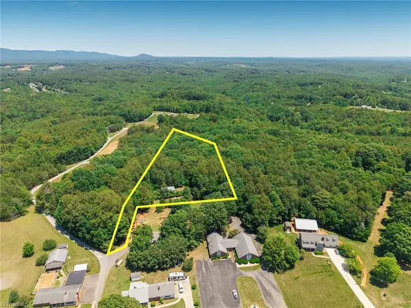 102 Hawks Road, King, NC 27021