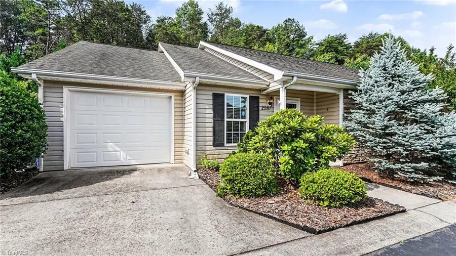 2981 Hyde Place Circle, Winston Salem, NC 27103 - #2