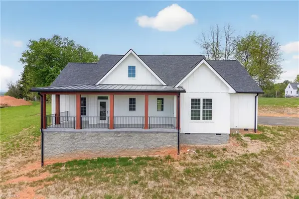 99 Moore Lane, Galax, VA 24333