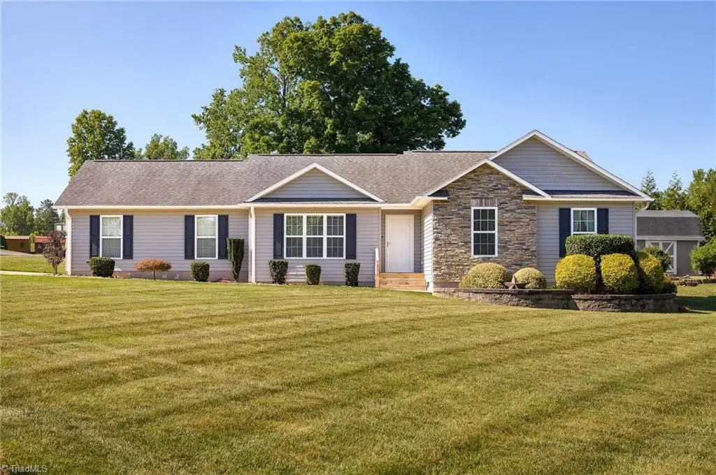 535 Evergreen Trail, Thomasville, NC 27360 - #1