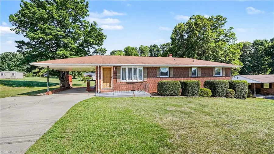 107 Hilltop Road, Thomasville, NC 27360 - #3