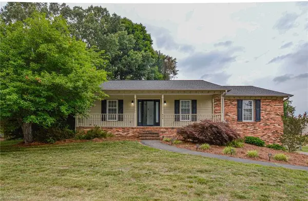 804 Newington Drive, Clemmons, NC 27012