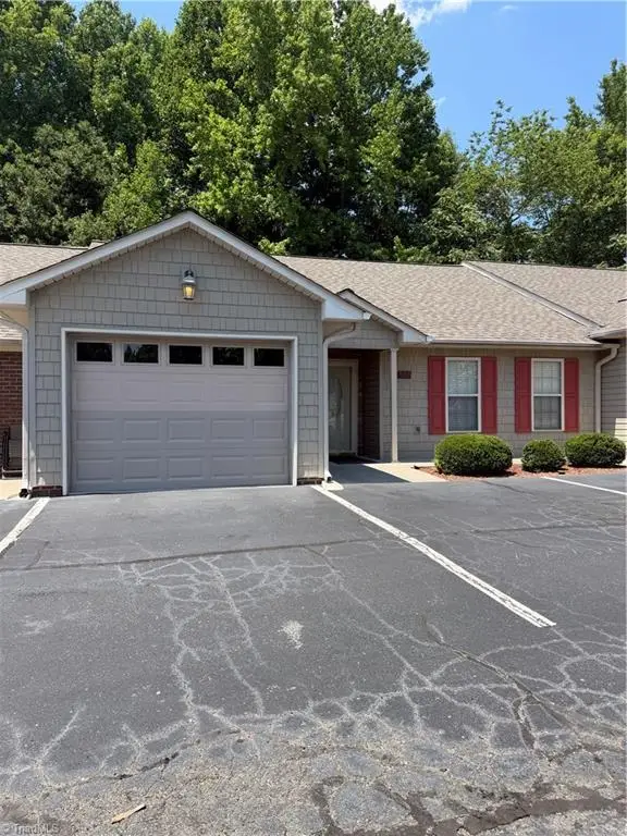 402 Pinefield Place, Thomasville, NC 27360