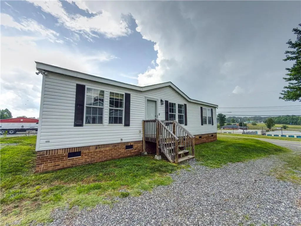 3084 Old Us Highway 52 S, Pilot Mountain, NC 27041 - #1