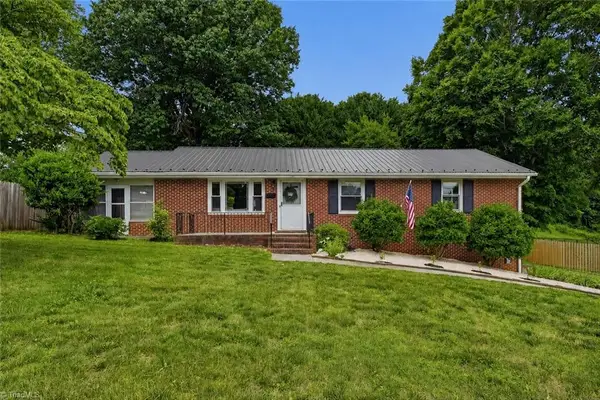 136 Queensbury Road, Winston-Salem, NC 27104