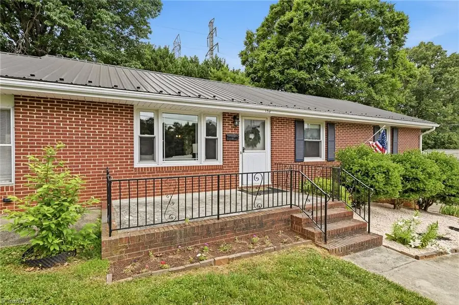 136 Queensbury Road, Winston Salem, NC 27104 - #2