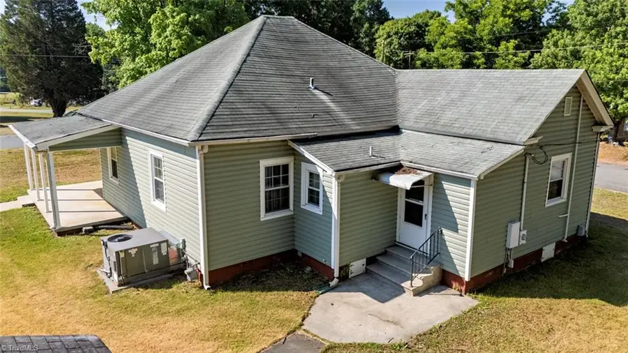 725 Everett Street, Burlington, NC 27215 - #3