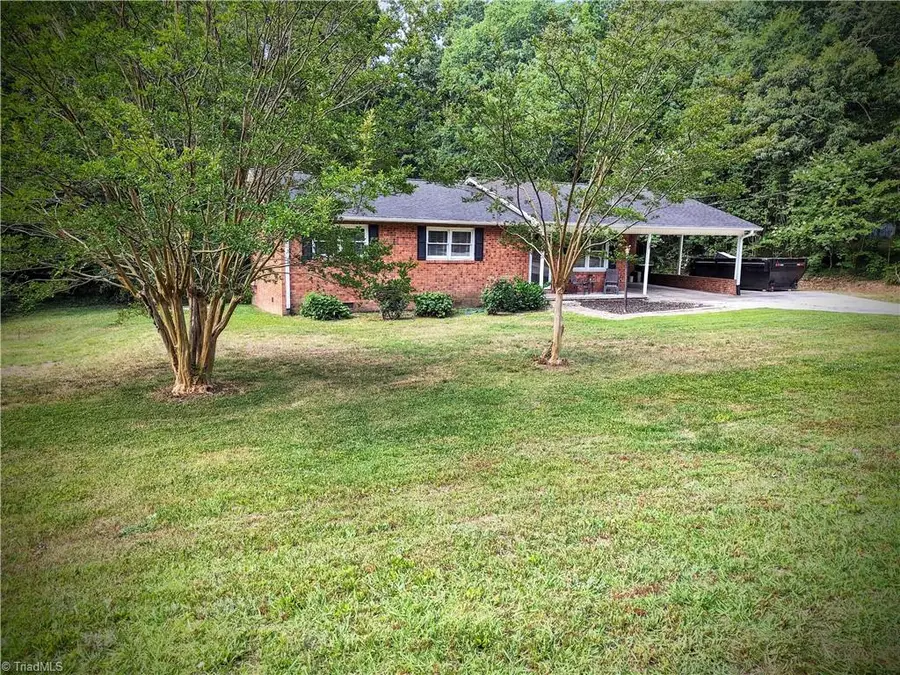 1003 Hillcrest Drive, Thomasville, NC 27360 - #2