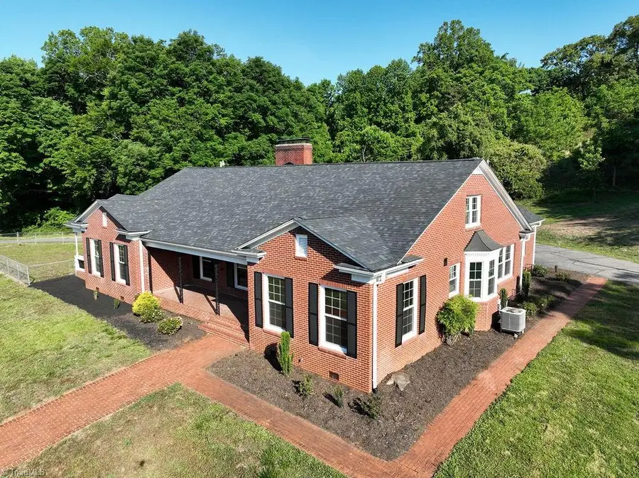 1006 F Street, North Wilkesboro, NC 28659 - #2