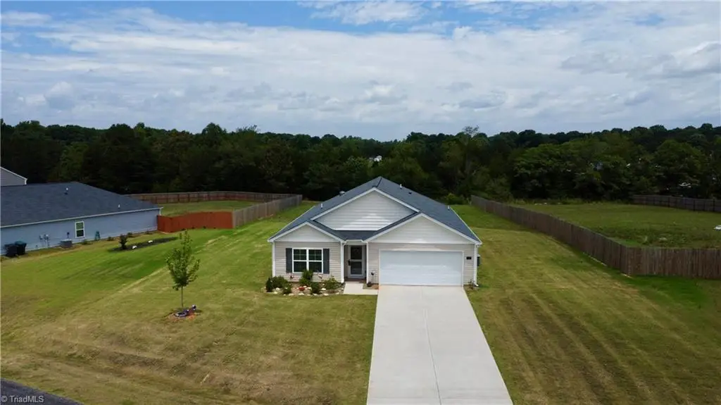 202 Alamos Avenue, Lexington, NC 27295 - #1