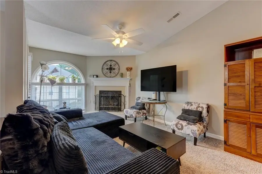 6700 W Friendly Avenue #2J, Greensboro, NC 27410 - #3