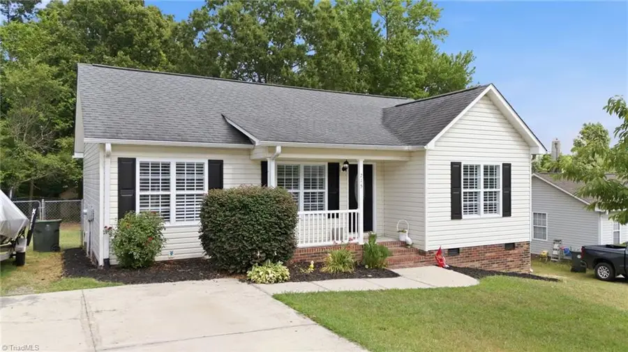 715 Dillon Street, Thomasville, NC 27360 - #2