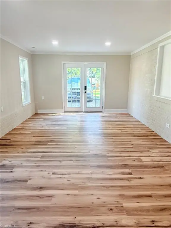 189 W Cleve Street, Mount Airy, NC 27030 - #2