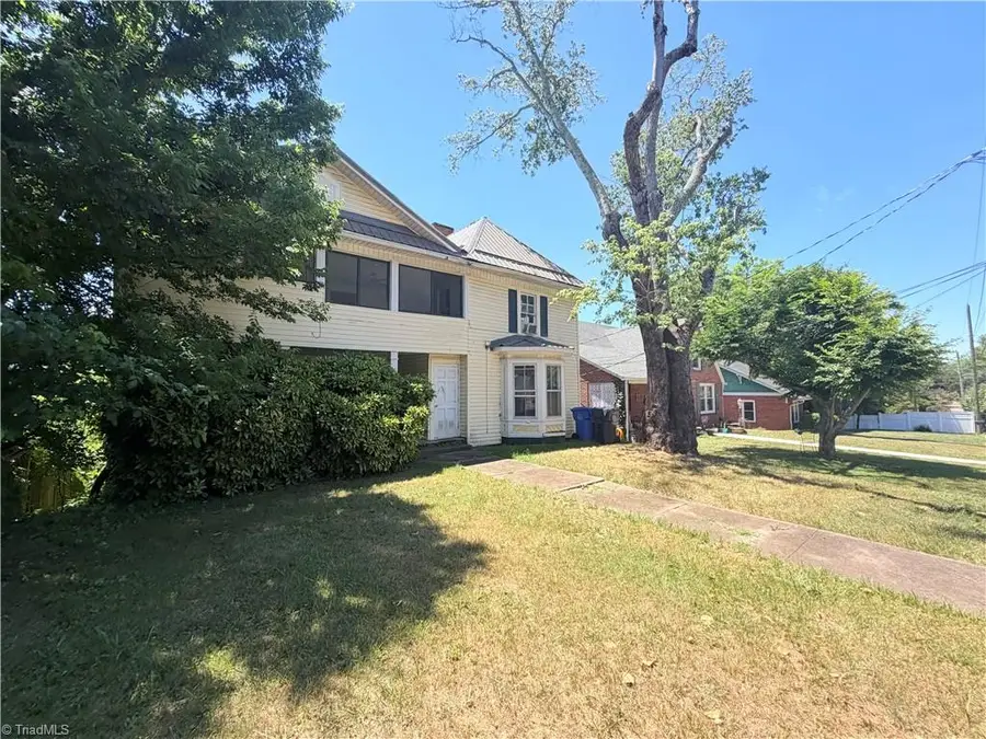 407 E Street, North Wilkesboro, NC 28659 - #2