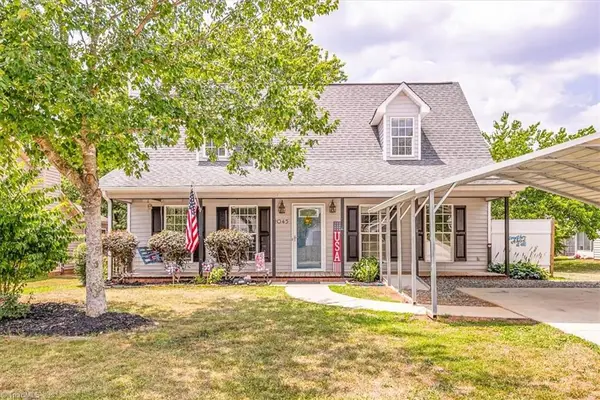 2045 Ardmore Village Lane, Winston-Salem, NC 27127