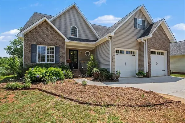 1644 Finwick Drive, Pfafftown, NC 27040