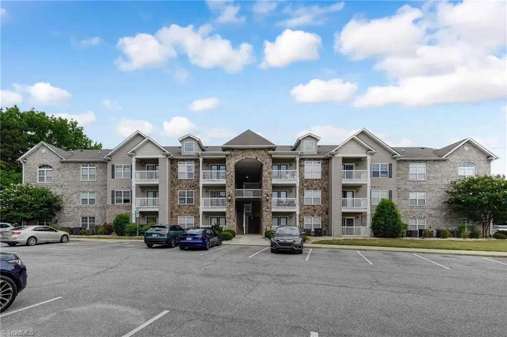 7104 W Friendly Avenue #306, Greensboro, NC 27410 - #1