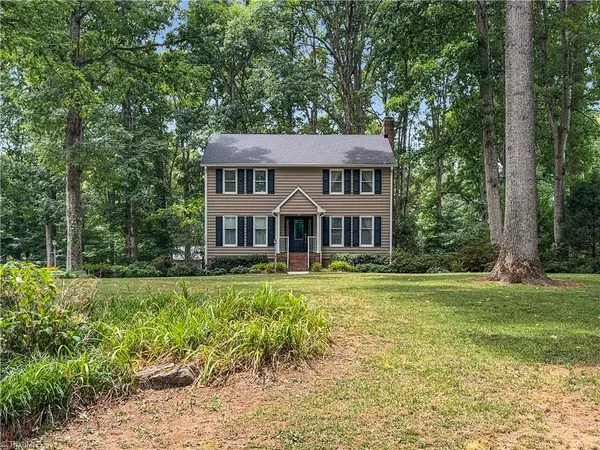 5208 Bridge Pointe Drive, Clemmons, NC 27012
