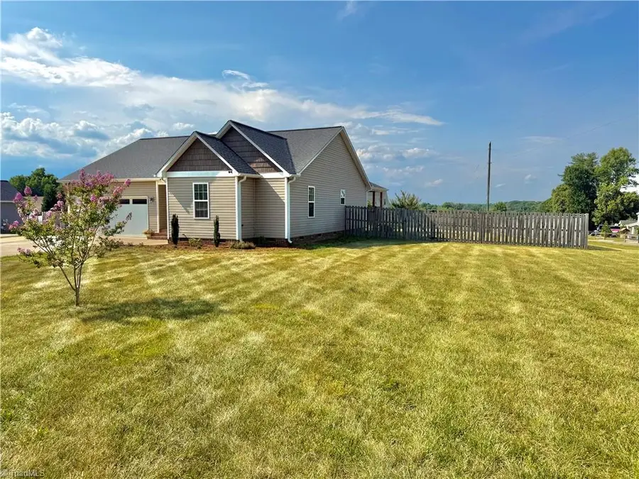 106 Tranquility Lane, Harmony, NC 28634 - #2