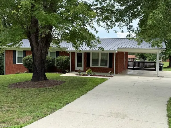 104 Crestview Terrace, Thomasville, NC 27360