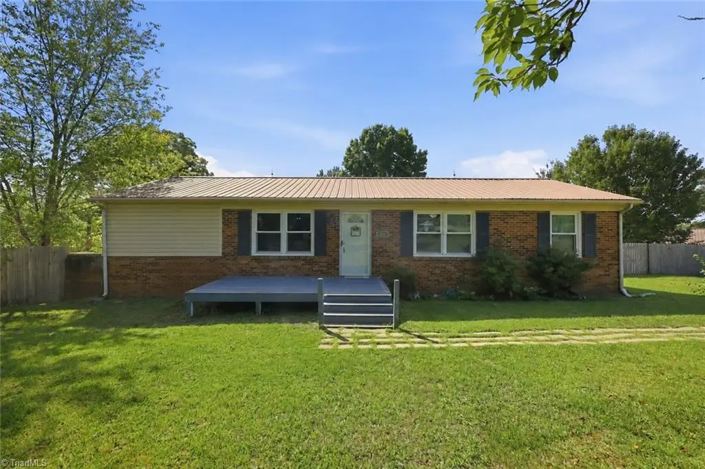 4228 Valley Circle, Thomasville, NC 27360 - #1