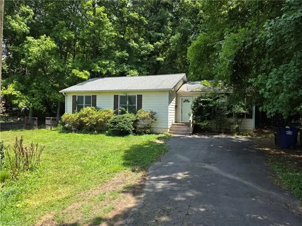 3711 Country Club Road, Winston-Salem, NC 27104