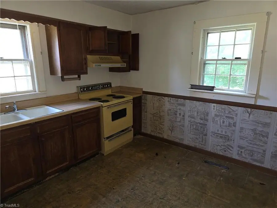 3713 Country Club Road, Winston Salem, NC 27104 - #3