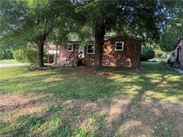612 School Street, Walnut Cove, NC 27052