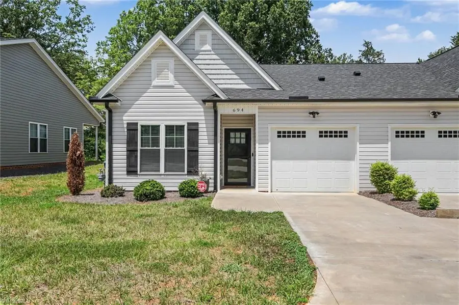 694 W Lee Avenue, Yadkinville, NC 27055 - #2