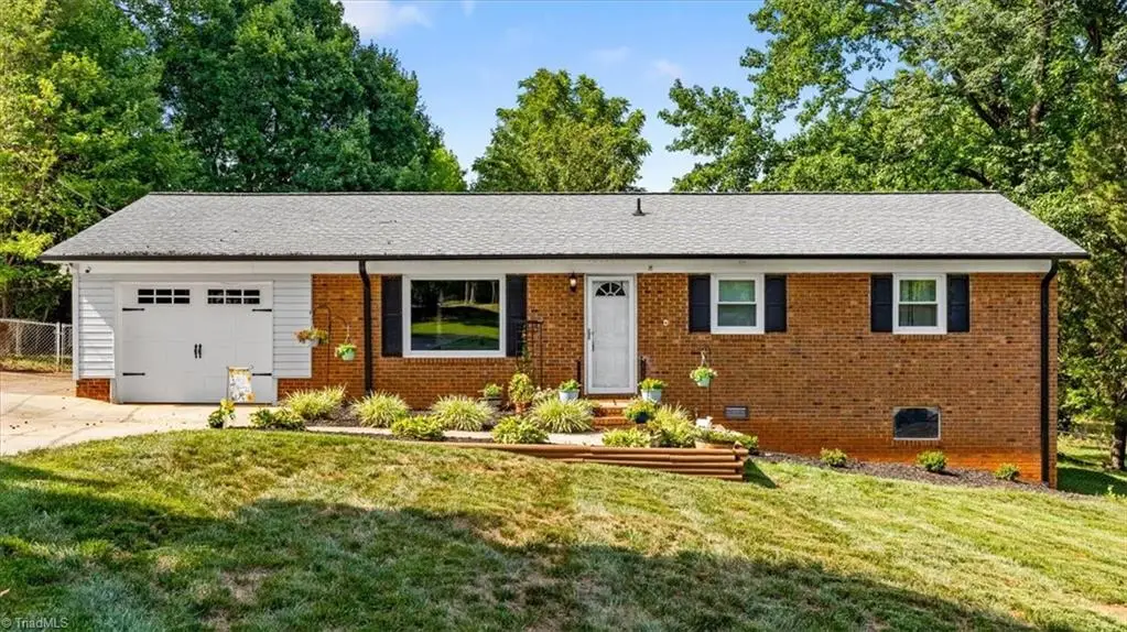 4424 Kingston Court, Thomasville, NC 27360 - #1