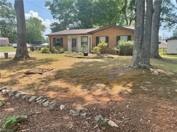 2 Pyracantha Court, Greensboro, NC 27405