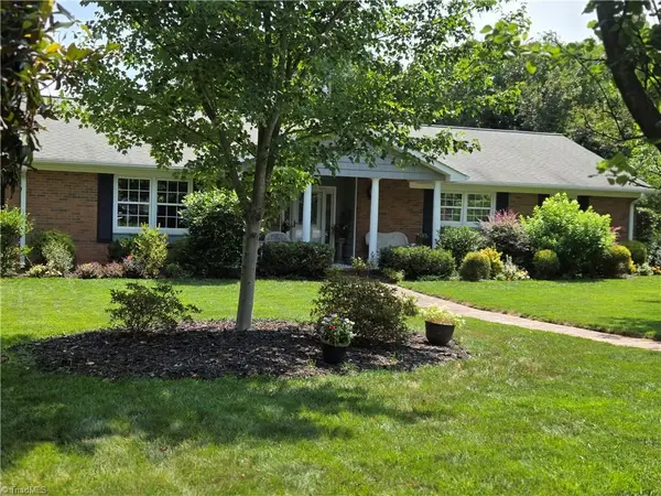 1025 Oaklawn Avenue, Winston-Salem, NC 27104