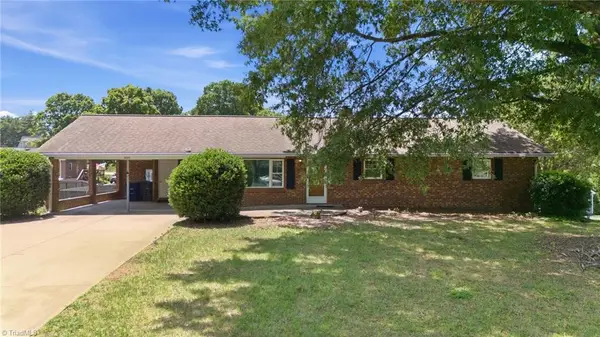 850 Minorcas Road, Winston-Salem, NC 27106