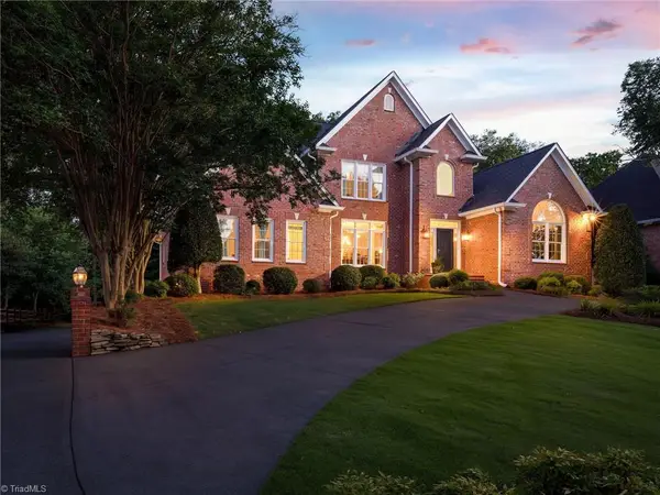 1860 Dunmore Lane, Clemmons, NC 27012