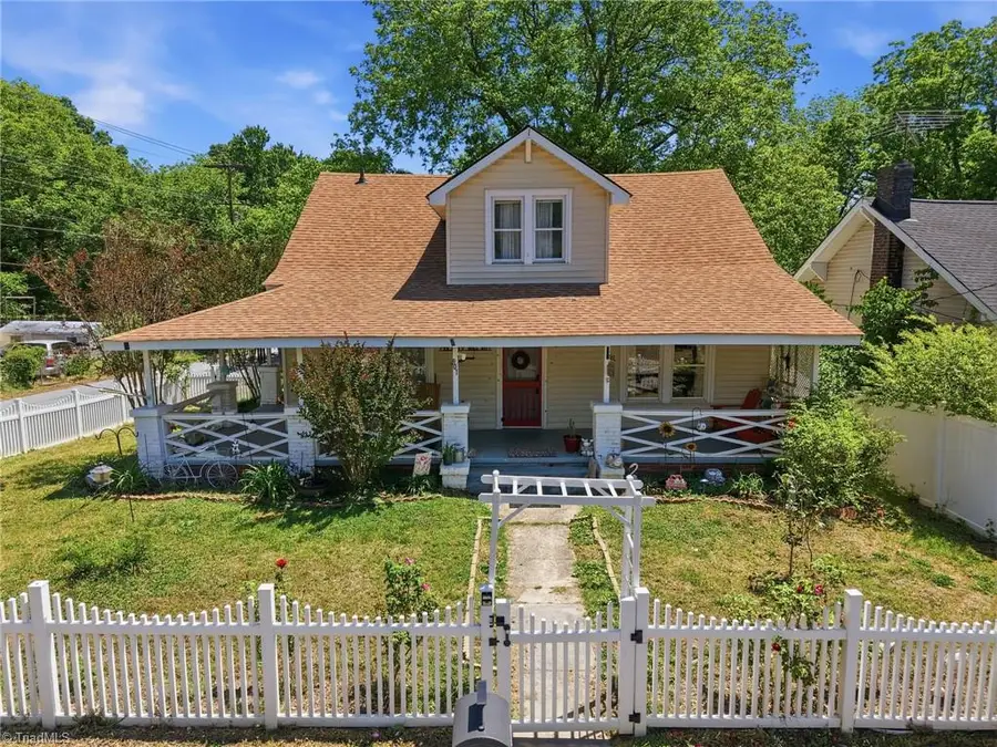 901 Montgomery Street, Reidsville, NC 27320 - #2