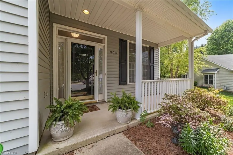 900 Biloxi Avenue, Kernersville, NC 27284 - #2