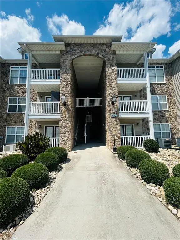 7104 W Friendly Avenue #207, Greensboro, NC 27410 - #1