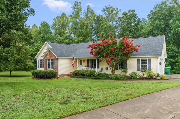124 Pipsisewa Lane, Stokesdale, NC 27357