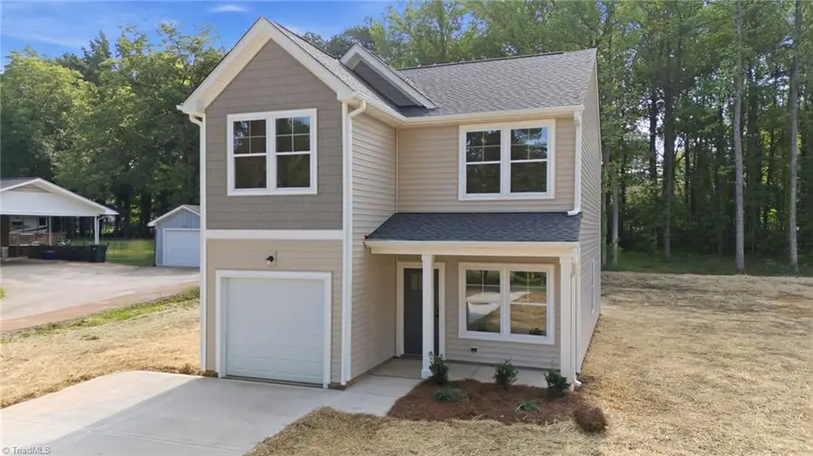 122 Maplewood Avenue, Thomasville, NC 27360 - #2