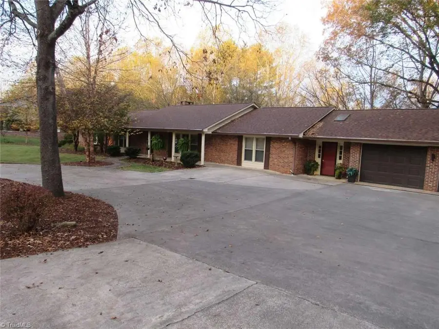 408 Colonial Drive, North Wilkesboro, NC 28659 - #2