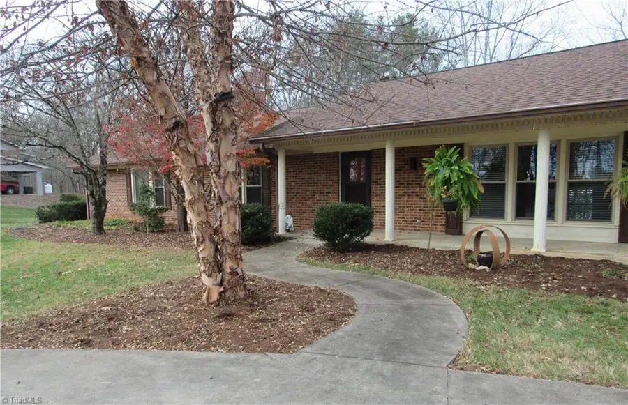 408 Colonial Drive, North Wilkesboro, NC 28659 - #3