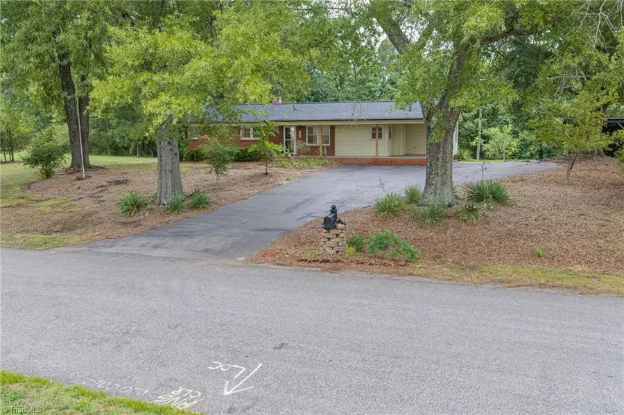 1401 Walnut Street, Reidsville, NC 27320 - #2