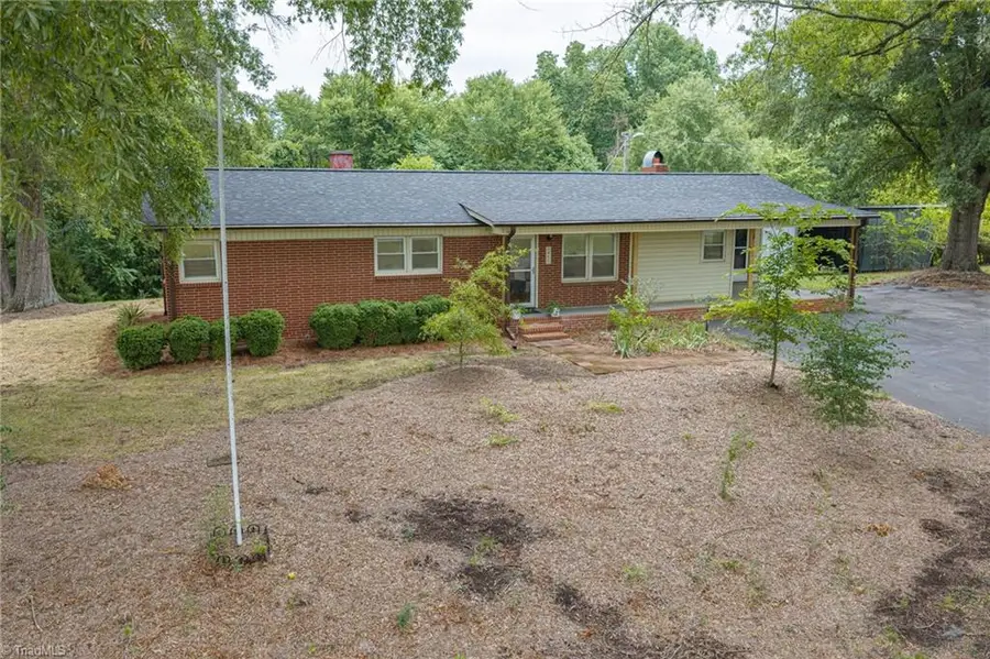 1401 Walnut Street, Reidsville, NC 27320 - #3