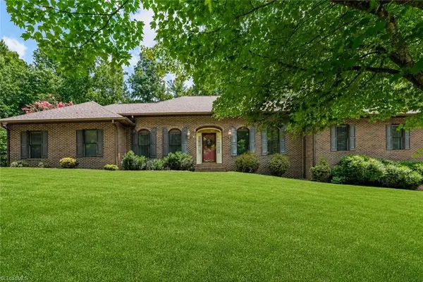 913 Colonial Heights, North Wilkesboro, NC 28659